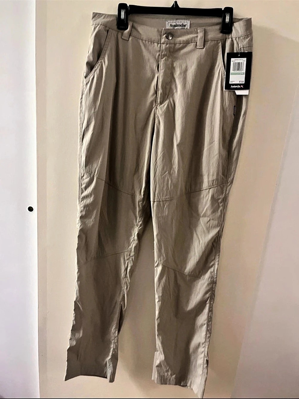 Avalanche Men’s Straight Leg TrekTrail 2.0 Pants in Beige NWT